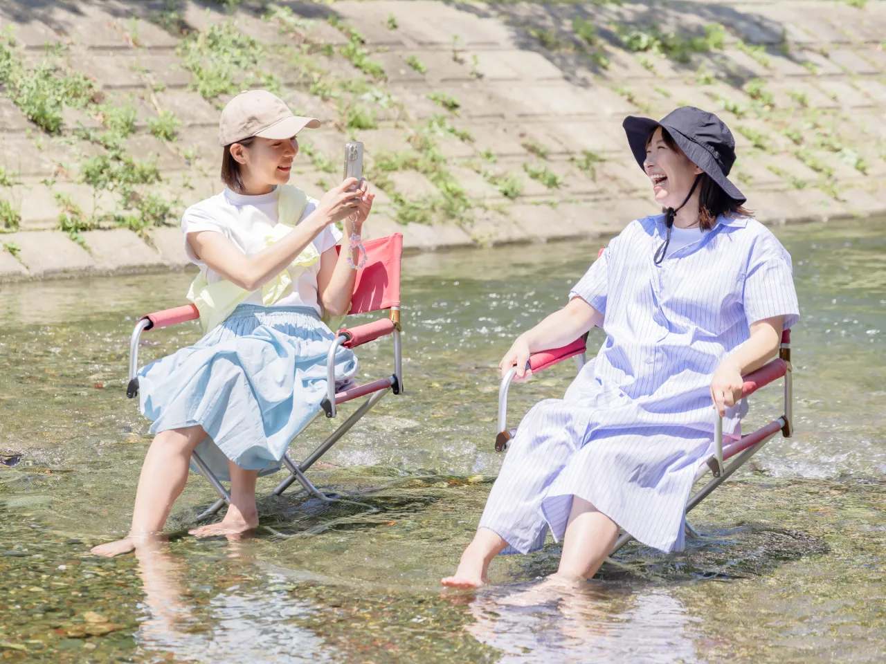 寝転びながら入る水風呂、または清流・遠野川でクールダウン